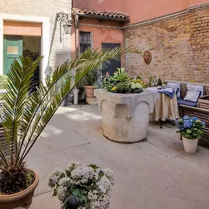 https://ca-della-corte-flats.hotelinveneto.com